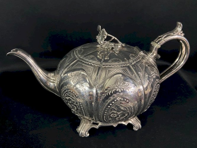 Théière cafetière style Régence métal argenté anglais signé James Dixon & Sons