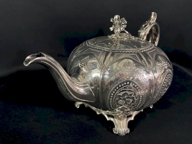 Théière cafetière style Régence métal argenté anglais signé James Dixon & Sons
