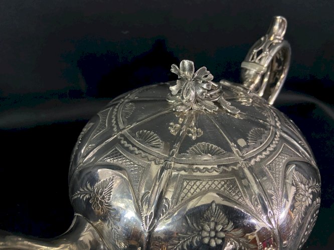 Théière cafetière style Régence métal argenté anglais signé James Dixon & Sons