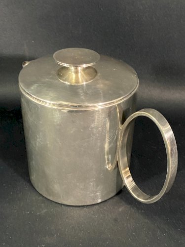 Théière d'hôtellerie en métal argenté signé Christofle