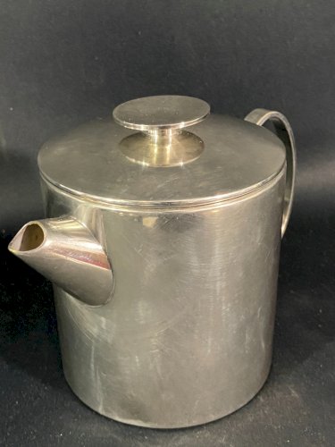 Théière d'hôtellerie en métal argenté signé Christofle