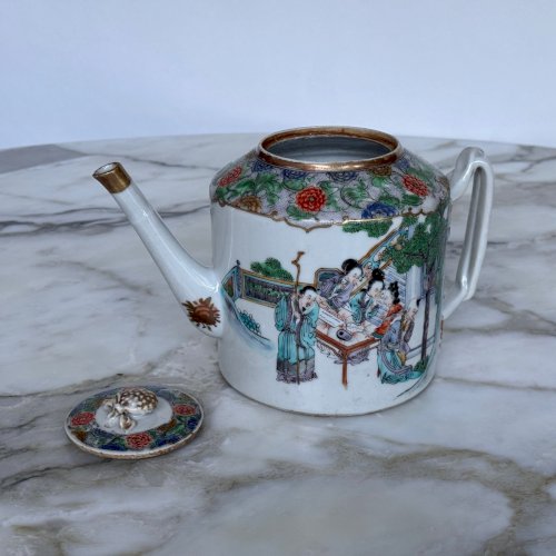 Théière en Canton XIXe richement ornementée M4029