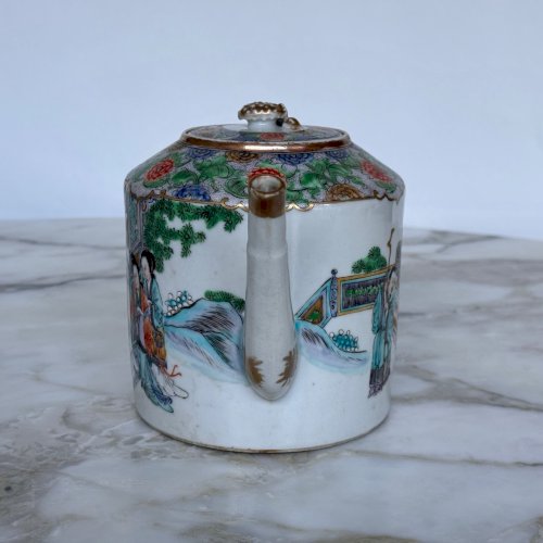 Théière en Canton XIXe richement ornementée M4029