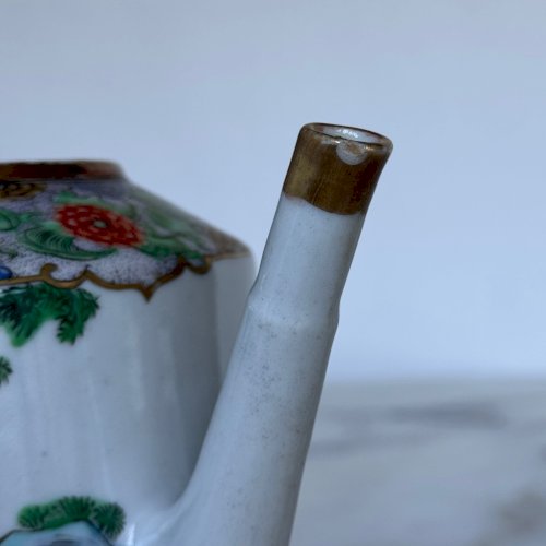 Théière en Canton XIXe richement ornementée M4029