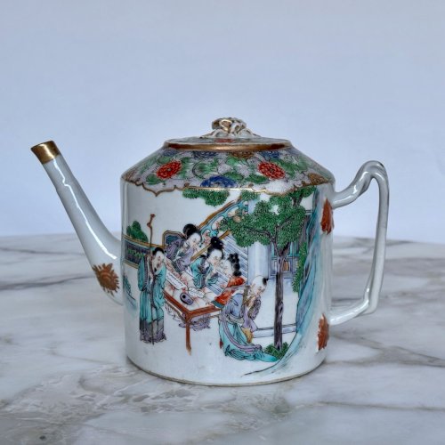 Théière en Canton XIXe richement ornementée M4029