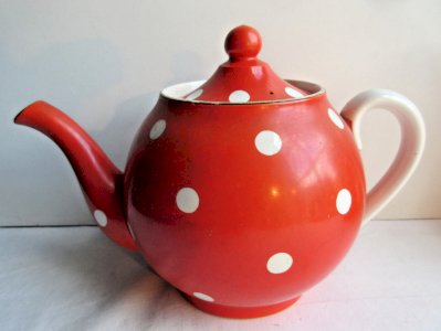 Théière en céramique rouge à pois blancs: Confettis de Sarreguemines