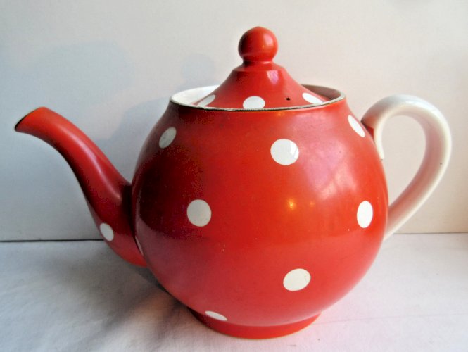 Théière en céramique rouge à pois blancs: Confettis de Sarreguemines