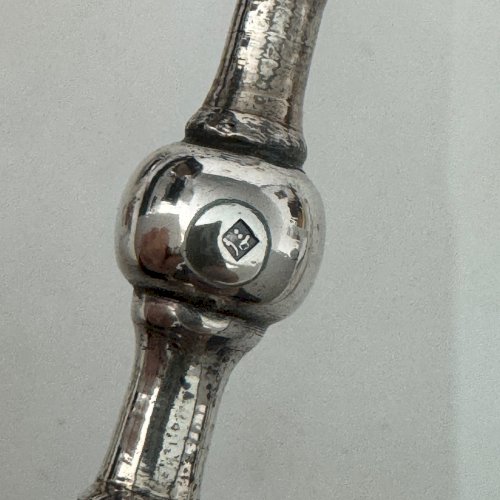 Théière en métal argenté finement gravé travail oriental début XXe M4030
