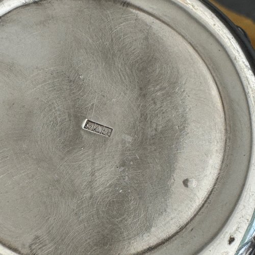 Théière en métal argenté finement gravé travail oriental début XXe M4030