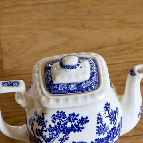 Théière et crémier de 1913 Villeroy & Boch Rusticana