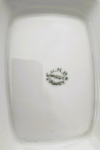 Théière fleurie en porcelaine de Limoges