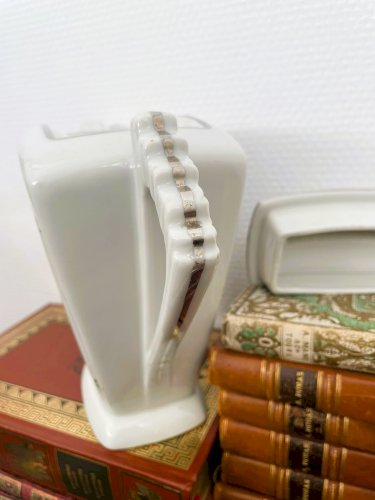 Théière fleurie en porcelaine de Limoges