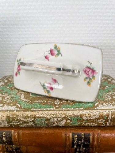 Théière fleurie en porcelaine de Limoges