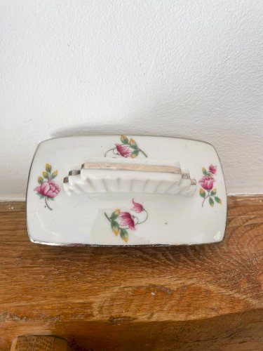 Théière fleurie en porcelaine de Limoges