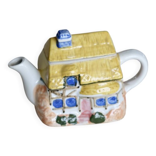 Théière forme de maison vintage détails barbotine