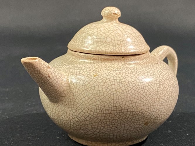 Théière miniature en grès à glaçure craquelée Kan-Nyu Japon Showa