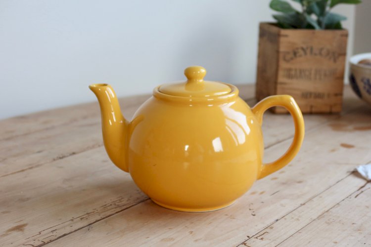 Théière vintage céramique jaune brillante
