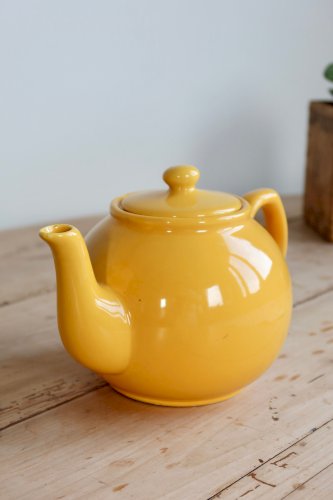Théière vintage céramique jaune brillante