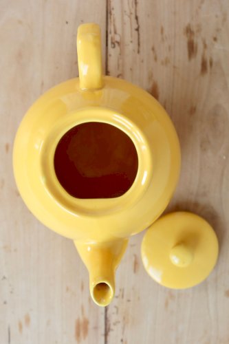 Théière vintage céramique jaune brillante