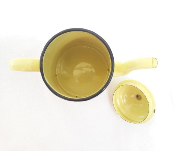 Théière vintage tôle émaillée jaune