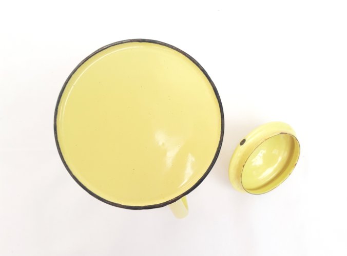 Théière vintage tôle émaillée jaune