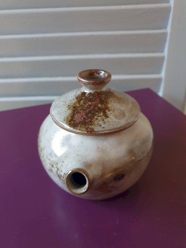 Théières, pot à lait et sucrier en grès