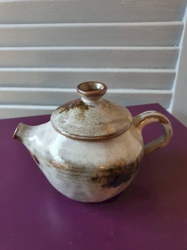 Théières, pot à lait et sucrier en grès