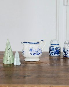 Thomas, the blue and white enamel jug No. 2