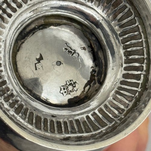 Timbale en argent XVIIIe poinçon fermiers généraux pied godronné M3952