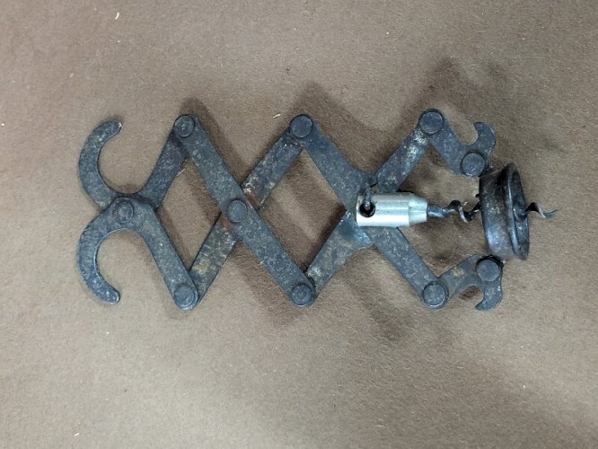 TIRE BOUCHON EN METAL ANCIEN