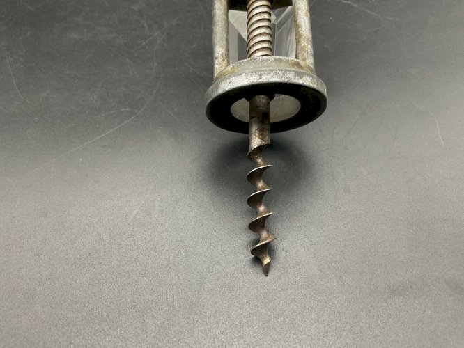 Tire bouchon gros bague basculante .