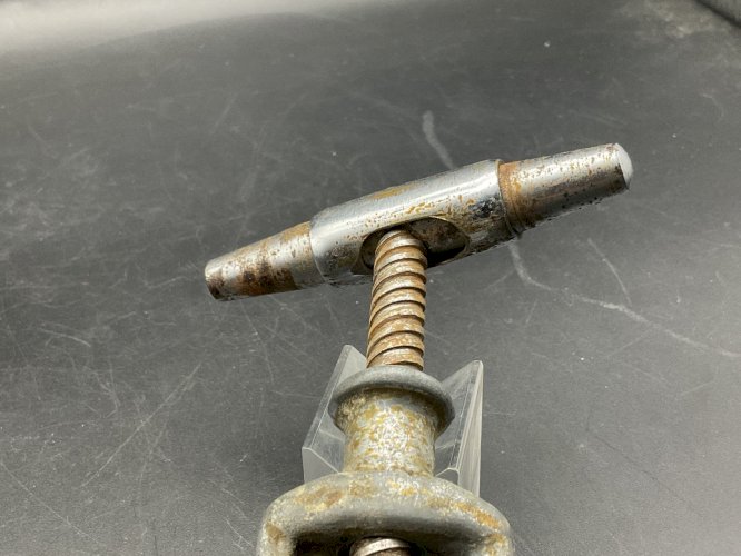 Tire bouchon gros bague basculante .