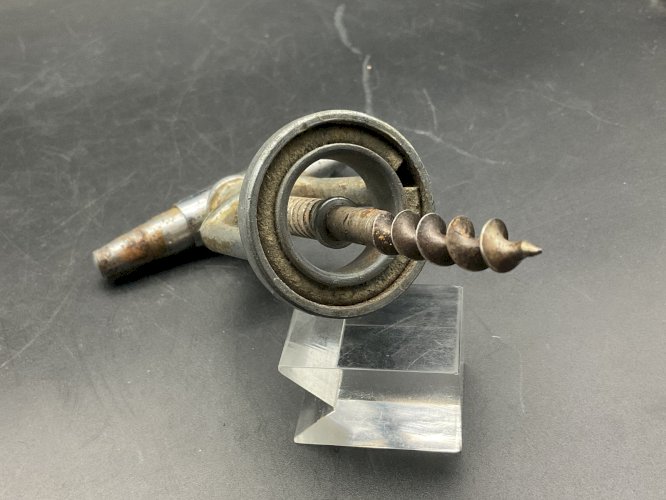 Tire bouchon gros bague basculante .