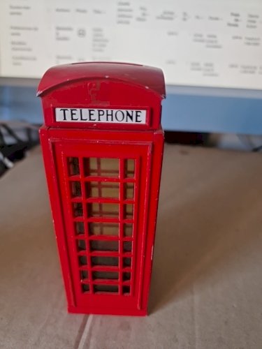 tirelire cabine telephone en metal . London
