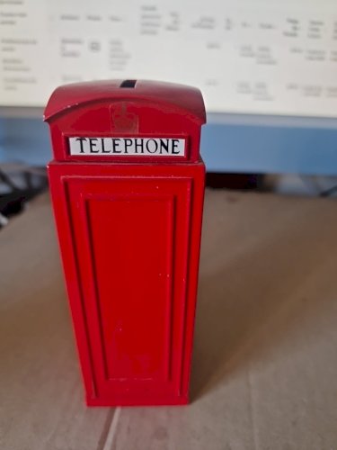tirelire cabine telephone en metal . London