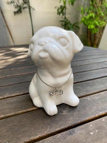 Tirelire chien carlin en céramique blanche vintage