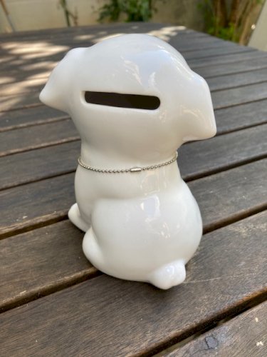 Tirelire chien carlin en céramique blanche vintage