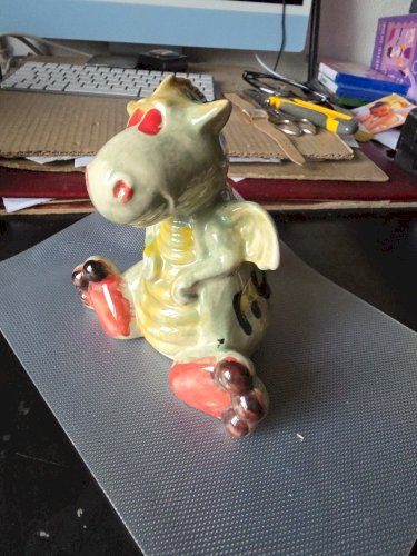 Tirelire En Céramique. Dragon .j 17 Cm Env Tbe