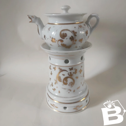 Tisanière ancienne en porcelaine de vieux Paris