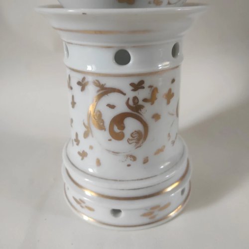 Tisanière ancienne en porcelaine de vieux Paris