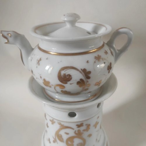Tisanière ancienne en porcelaine de vieux Paris