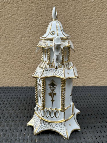 TISANIÈRE EN PORCELAINE FORME PAGODE CHINOISE ÉPOQUE XIXEME BAYEUX /VAL DE LOIRE