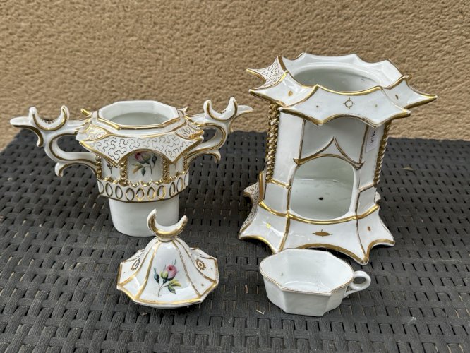 TISANIÈRE EN PORCELAINE FORME PAGODE CHINOISE ÉPOQUE XIXEME BAYEUX /VAL DE LOIRE