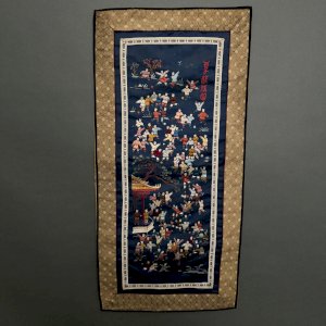 Tissu de soie Chine XXe décor de personnages M3321