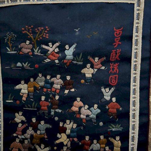 Tissu de soie Chine XXe décor de personnages M3321