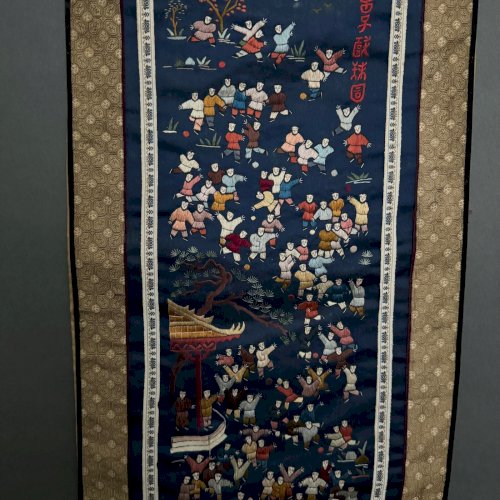 Tissu de soie Chine XXe décor de personnages M3321