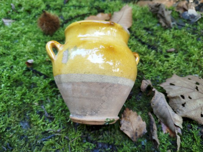 Tout petit pot à graisse ( gésiers )ancien jaune et touche verte 