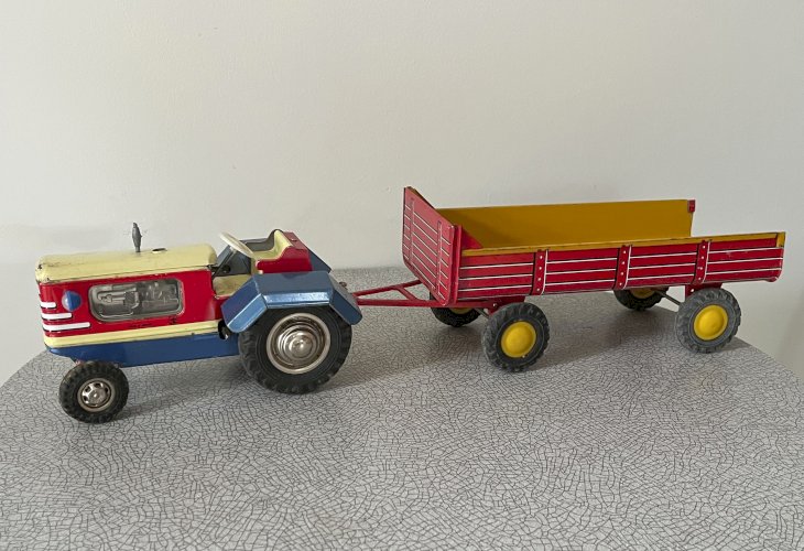 Tracteur et remorque Joustra, jouet ancien en tôle