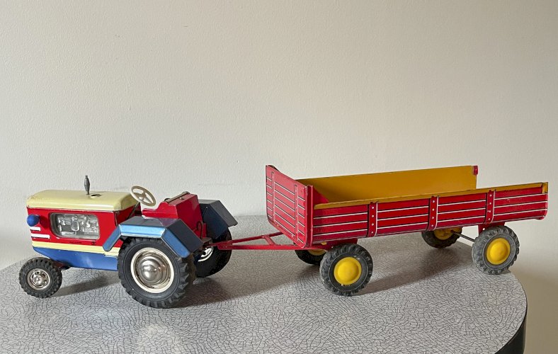 Tracteur et remorque Joustra, jouet ancien en tôle