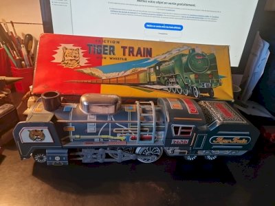 Train de plancher  a friction DAIYA made in japan - long 48 cm